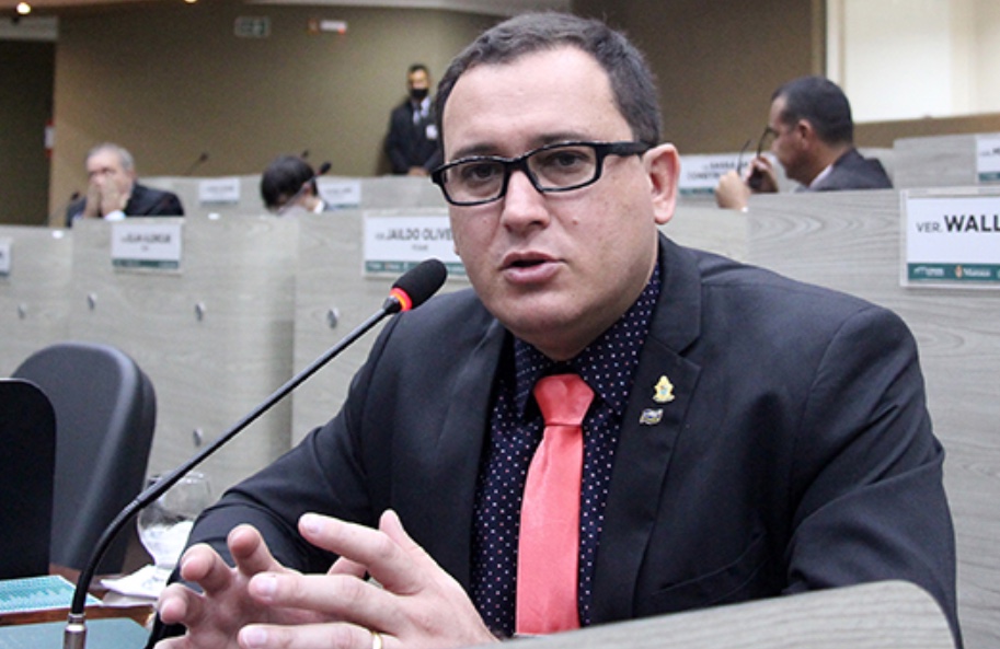 Vereador afirma que escolas de Manaus têm músicas e danças eróticas e cria lei para proibir