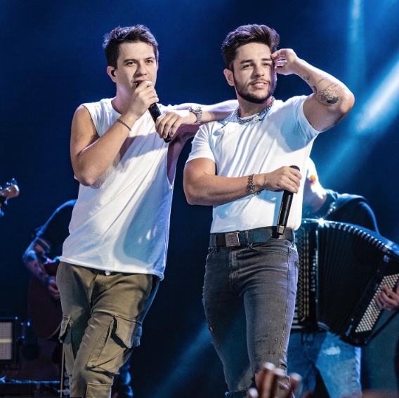 Vídeo: Guilherme, da dupla com Hugo, expulsa fã após ser atingido com bebida durante show