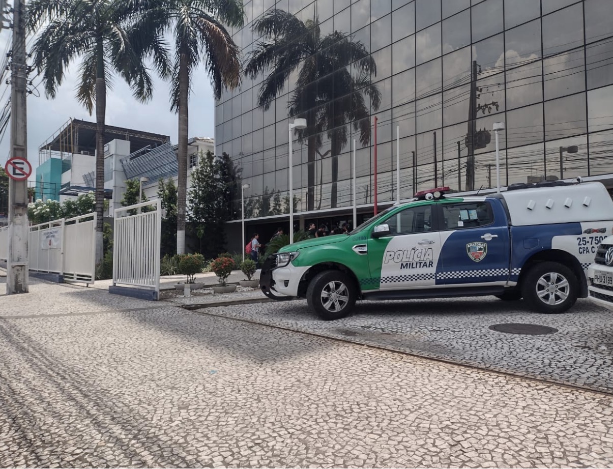 Homem armado na Fametro causa pânico entre alunos em Manaus 