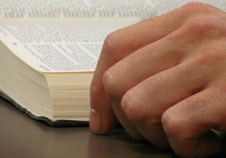 Homem usa 'a palavra de Deus' para atrair moradores e depois tenta matá-los