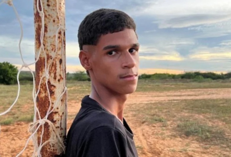 Luva de Pedreiro desiste de aposentaria e em novo vídeo troca ‘receba’ por 'caraca'