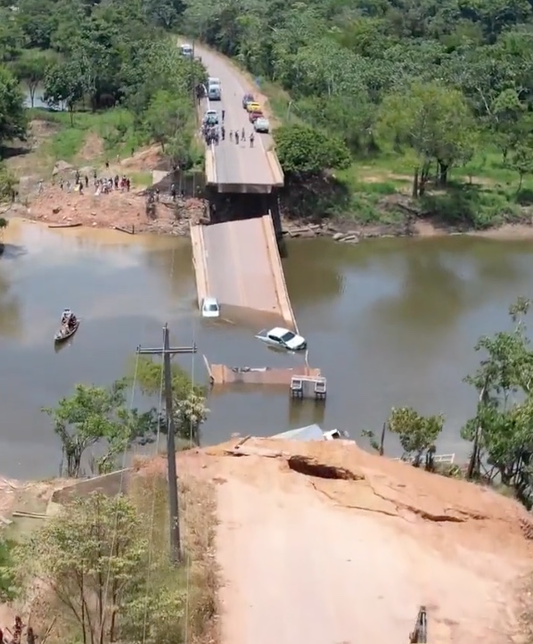 Imagens aéreas mostram como está local onde ponte desabou na BR-319