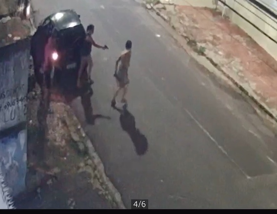 Vídeo mostra homem sendo baleado e agredido por trio em rua de Manaus
