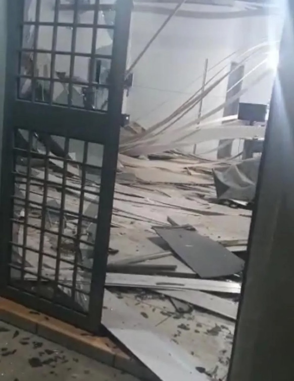 Criminosos explodem agência bancária para tentar abrir cofre mas fogem sem levar nada