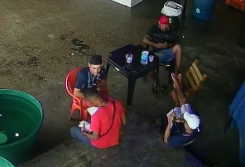 Morre homem crivado de bala em bar de Manaus; amigo também morreu
