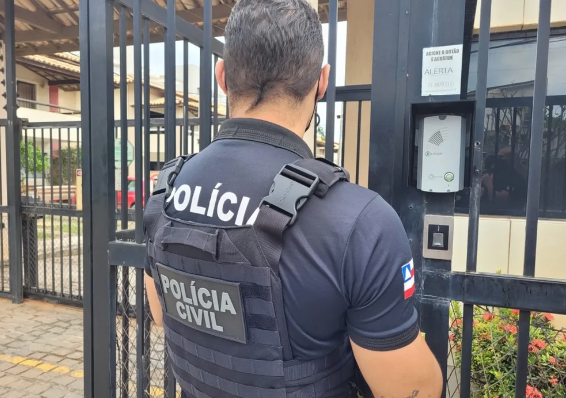 Vereador é preso após ameaçar colega parlamentar com arma durante sessão 