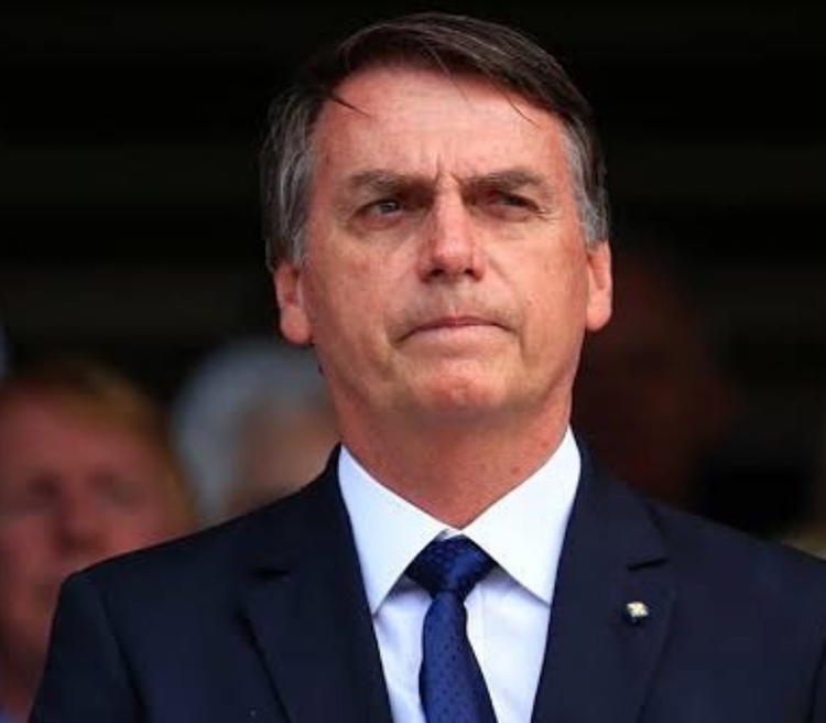 PF aponta que cartões de vacina de Bolsonaro foram falsificados