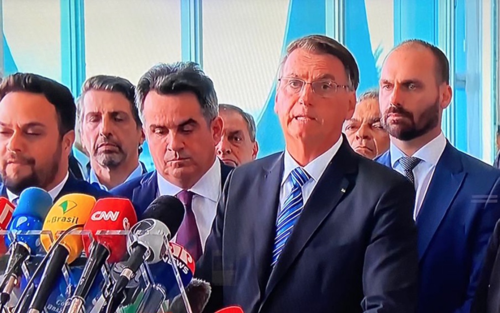 Bolsonaro diz que apoiadores não podem se manifestar igual a esquerda