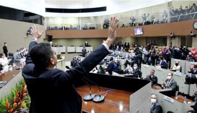 David Almeida vai conversar com vereadores para evitar 'guerra' na eleição para presidente da CMM
