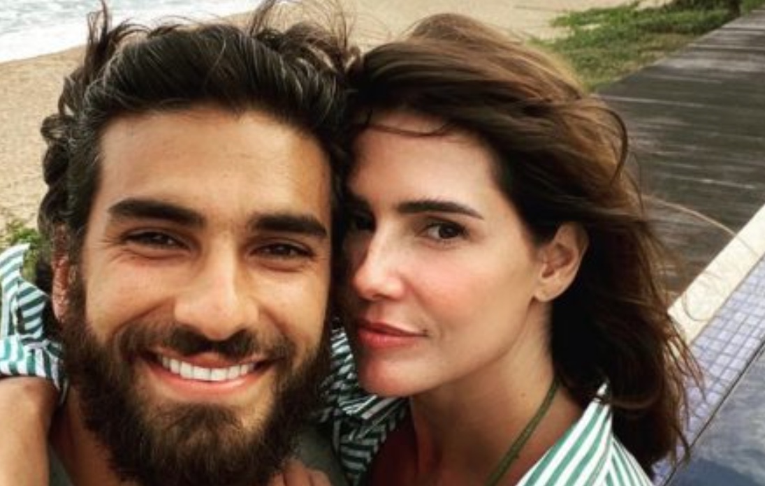 Aos 42, Deborah Secco tenta engravidar: 'coloco a perna pra cima, mas tá difícil'