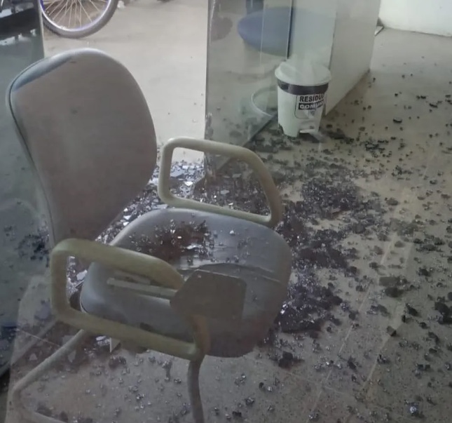 Funcionário tem mão amputada após bomba caseira explodir em canteiro de hospital