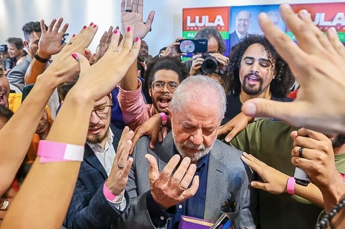 Lula faz publicação celebrando Dia Nacional do Evangélico   