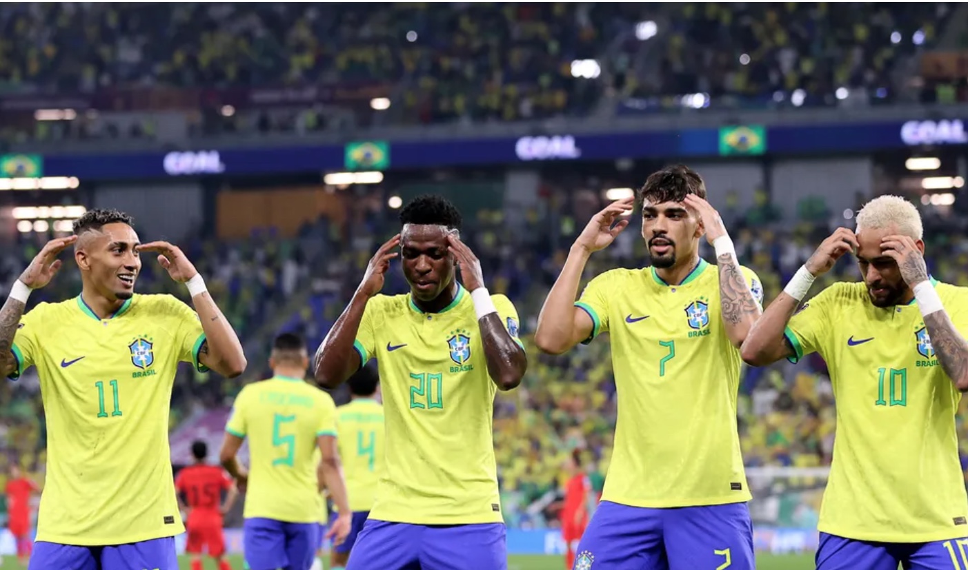 Roy Keane diz que dancinha dos brasileiros após gol é 'desrespeito' e jogadores rebatem