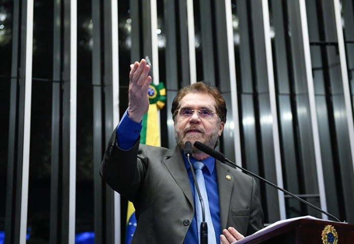 Plínio fala de pobreza e diz que 1,2 mil crianças morrem antes de completar 1 ano no Amazonas