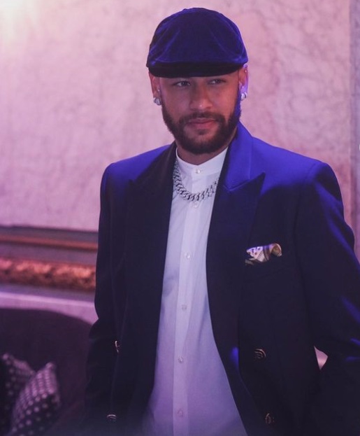 Após choros, Neymar dá festinha com jogadores após derrota do Brasil na Copa; vídeo