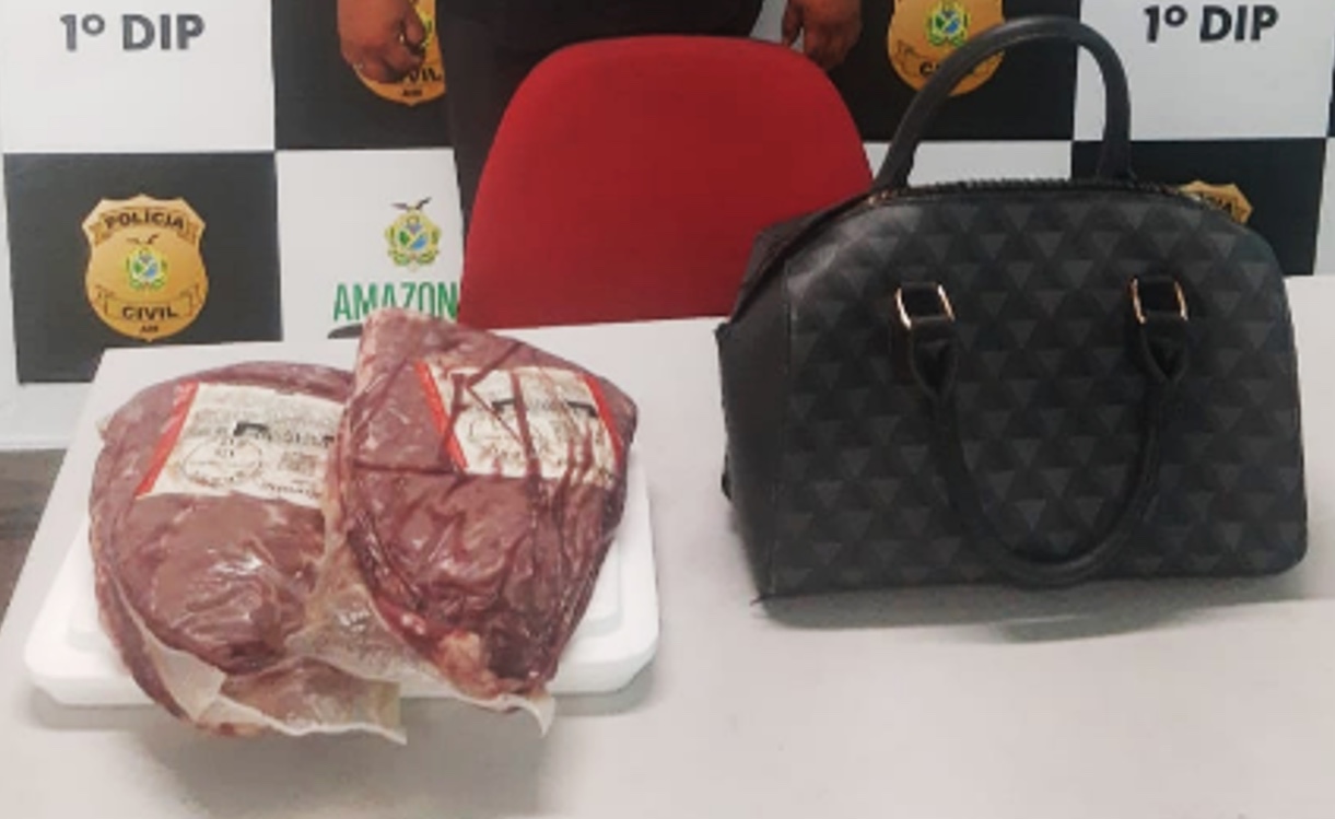 Mulher esconde picanhas na bolsa e se dá mal ao tentar deixar frigorífico em Manaus