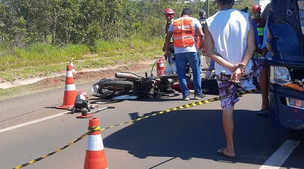 Mulher é encontrada morta em casa após marido morrer em acidente com carreta