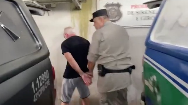 Mulher corta os pulsos para escapar de cárcere privado e agressões do marido