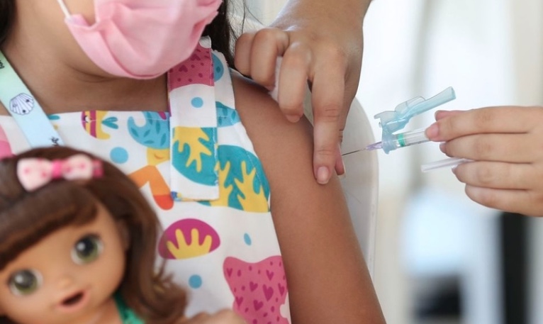 Manaus libera dose de reforço contra covid em crianças de 5 a 11 anos na segunda