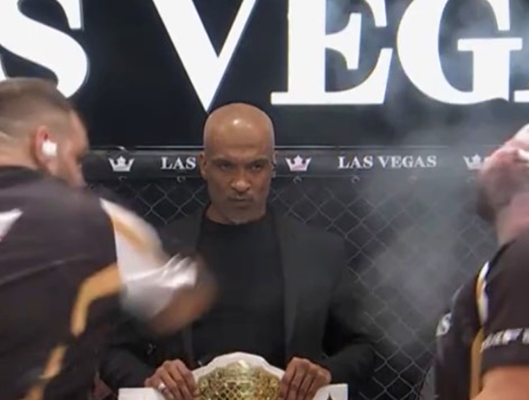 Homem fica com rosto deformado em disputa de tapa na cara; imagens fortes