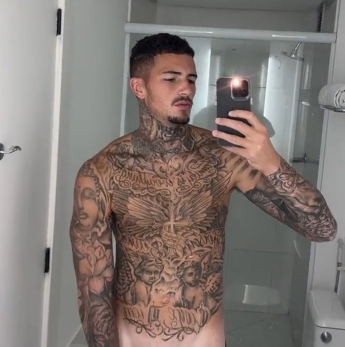 Goleiro do Internacional publica nude no Instagram por engano: ‘Grande Emerson'