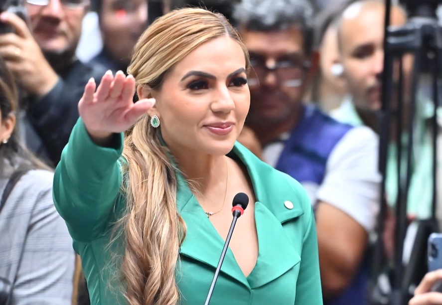 Débora Menezes apresenta projeto para tornar obrigatório horário cívico em escolas do Amazonas