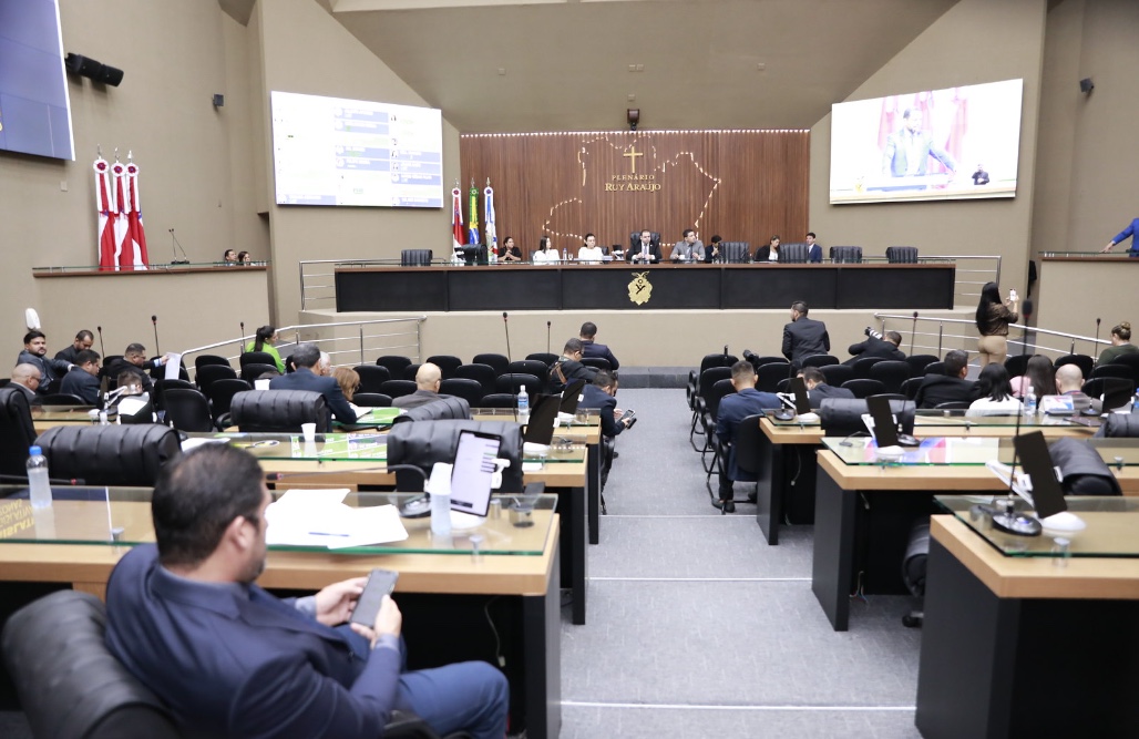 Deputados já acumulam faltas na Aleam com apenas uma semana de trabalho