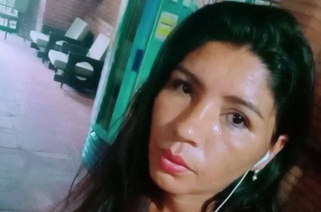 Homem mata esposa a facadas logo após sair da delegacia por ser denunciado por agredi-la