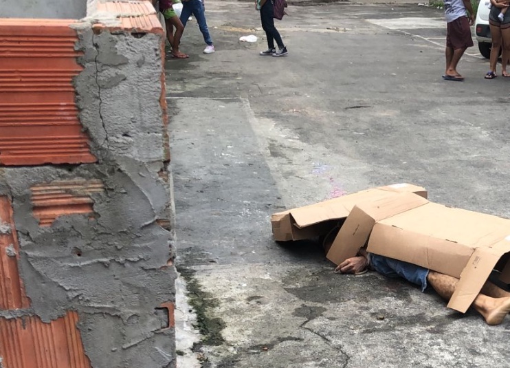 Homem é amarrado e executado a tiros em beco no Ouro Verde em Manaus