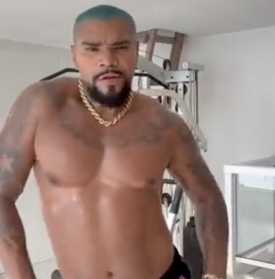 Naldo dança hit de Leo Santana e web reage: 'nota dó'