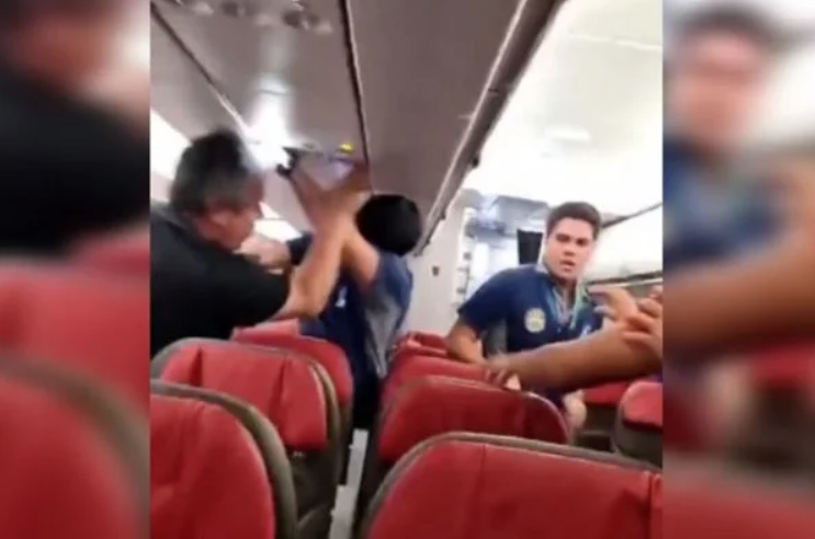 Vídeo: passageiros bêbados provocam confusão e gritaria durante voo