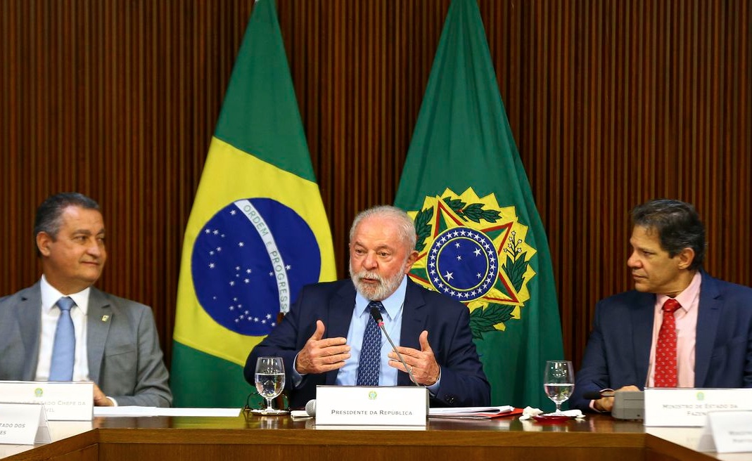 “Não podemos ficar chorando o dinheiro que falta”, diz Lula em reunião com ministros