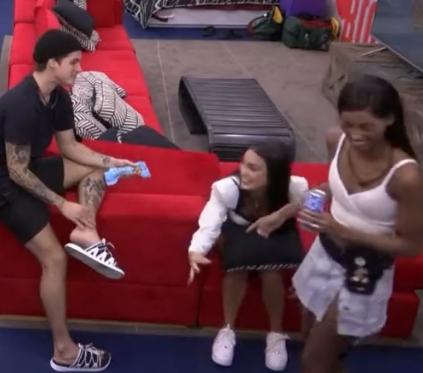 Na Casa do Reencontro, brothers zombam da quantidade de seguidores de Domitila