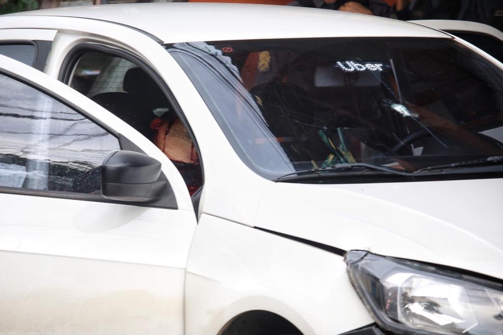 Passageiro é executado dentro de carro por aplicativo na Compensa, em Manaus