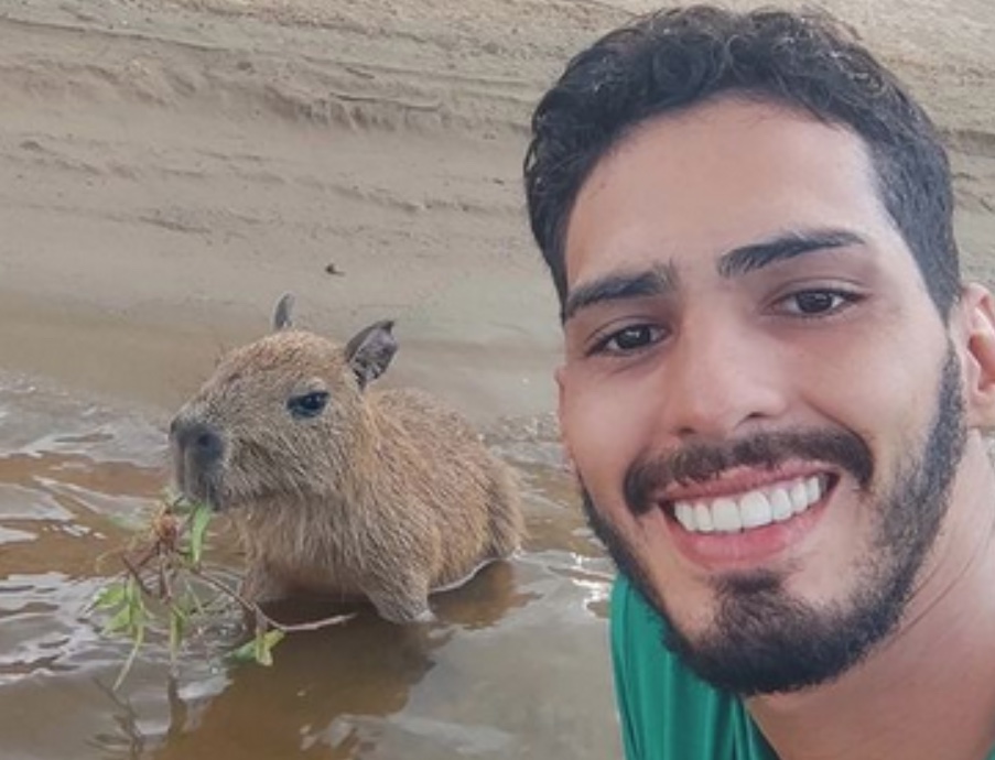 Influencer amazonense comenta denúncia no Ibama e devolução da capivara Filó: 'só eu sei a dor'