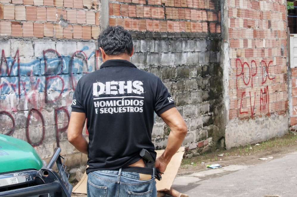 Moradores ouvem tiros e encontram homem morto em rua de Manaus