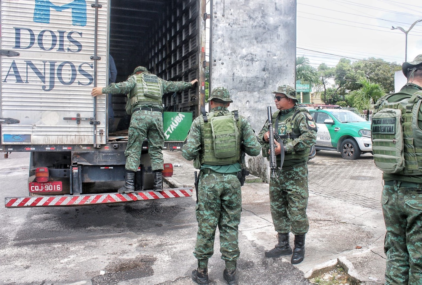 Caminhão de mudança é flagrado com 730kg de cocaína na AM-010