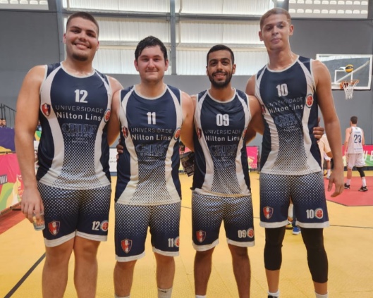 Time de basquete da Nilton Lins derruba times do Piauí e de Roraima