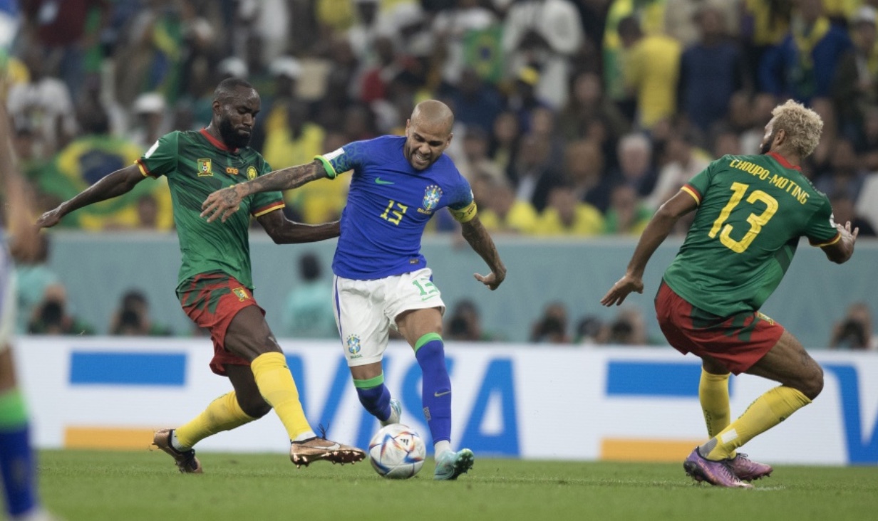 Daniel Alves completa 40 anos na prisão e ganha visita de ex-mulher e filhos