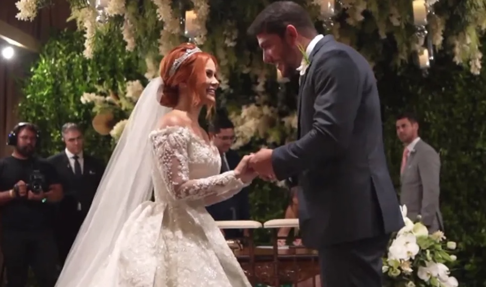 Mirela Janis e Yugnir se casam em cerimônia ostentação de R$ 2 milhões; veja fotos