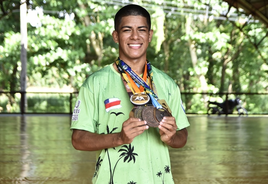 Amazonense destaque no beach wrestling conquista medalha de bronze no Maranhão