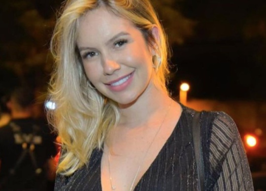 Influencer é internada na UTI após ser atacada com golpes de facão pelo ex-namorado