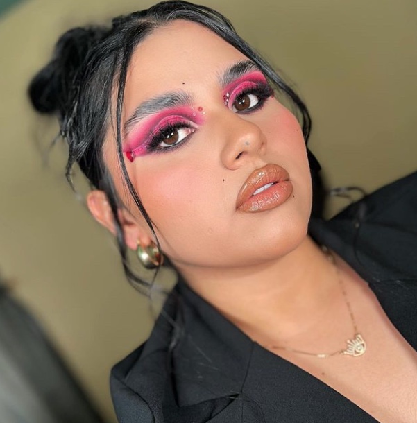 Influencer desaparecida é encontrada morta com outros 6 corpos em vala 