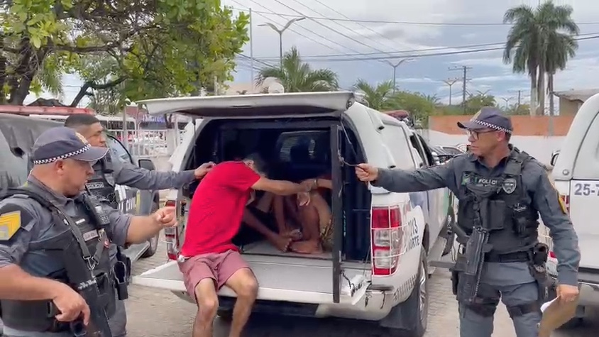 Nove suspeitos de assaltos a ônibus são presos com celulares roubados em Manaus