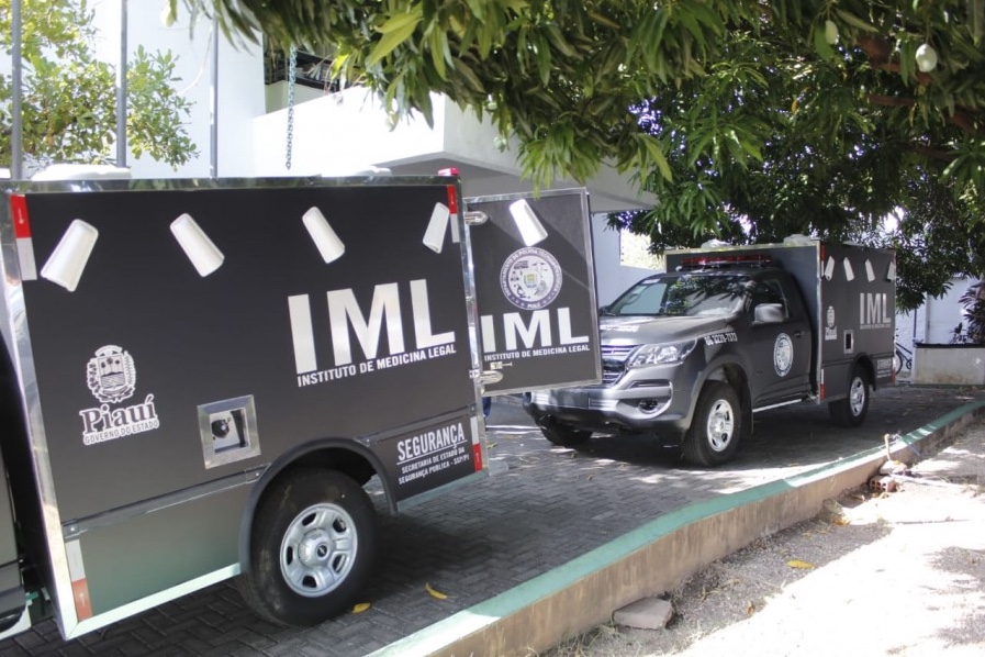 Mulher mata marido a facadas na frente da filha após crise de ciúmes