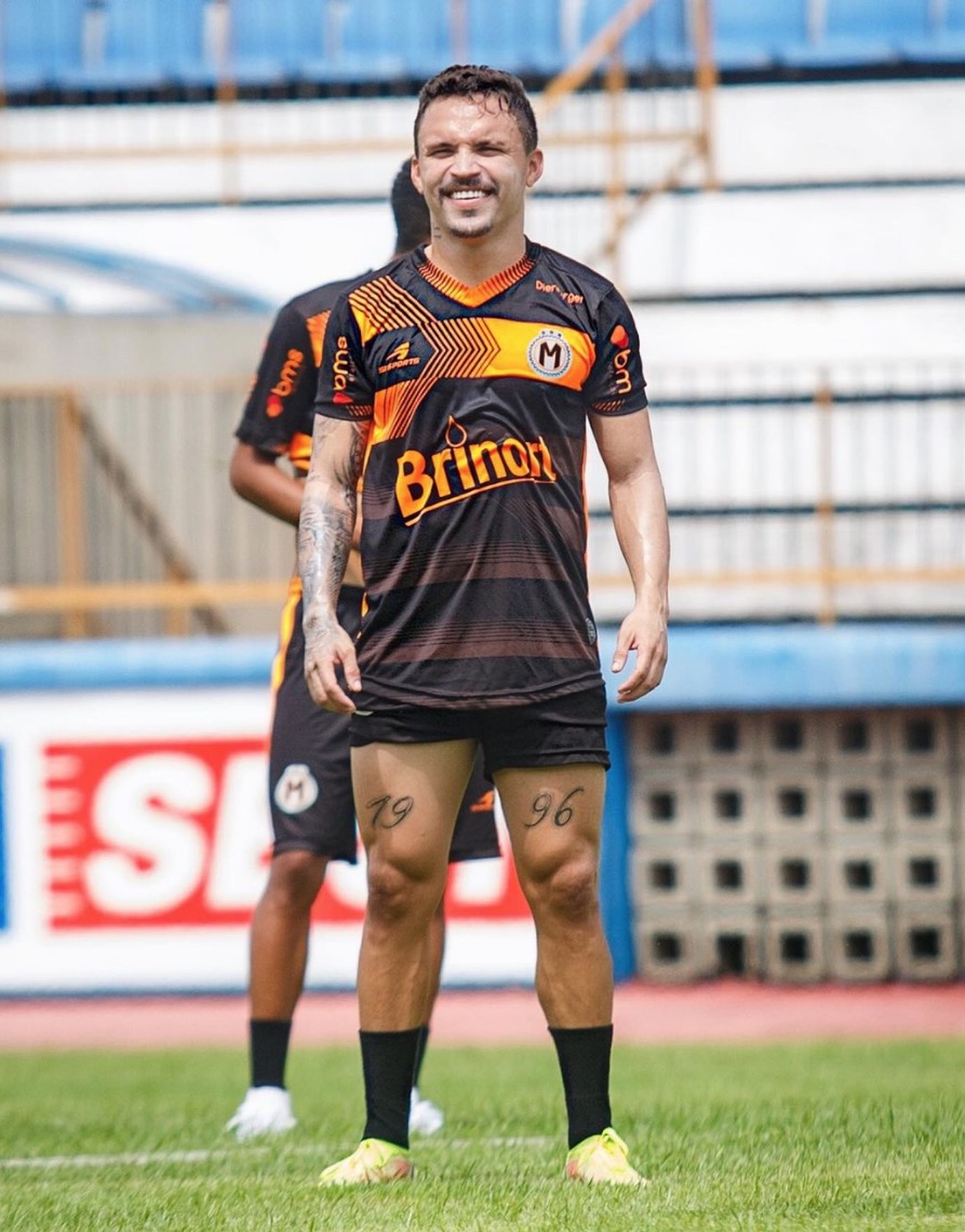 Jogador é preso suspeito de agredir esposa a socos na frente de amigos em Manaus