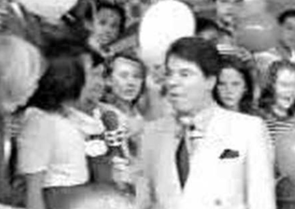 'Moça do bambu' virou evangélica e se desculpa com Silvio Santos