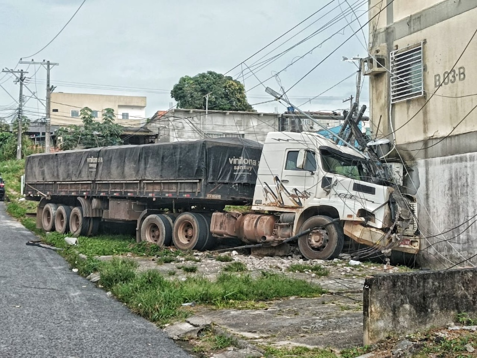 Motorista estacionou carreta em ladeira antes de veículo ficar desgovernado em Manaus