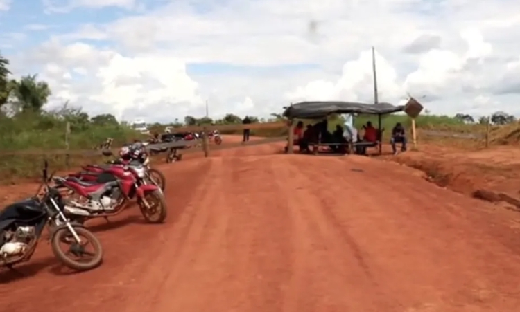 BR-317 é liberada por indígenas após acordo