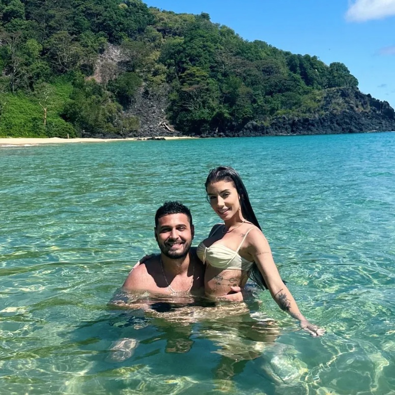 Ex-noiva de Whindersson se declara a novo namorado filho de apresentador do SBT